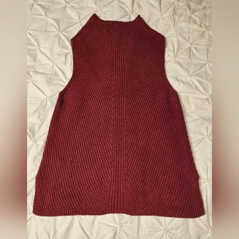 Sleeveless Knit Crew Neck Sweater